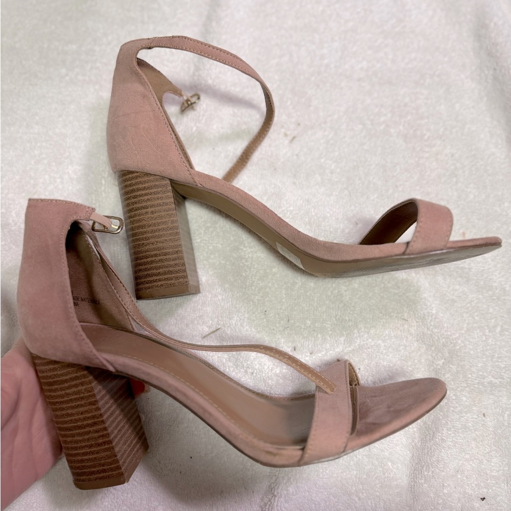 Tan heels like new